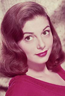 How tall is Pier Angeli?